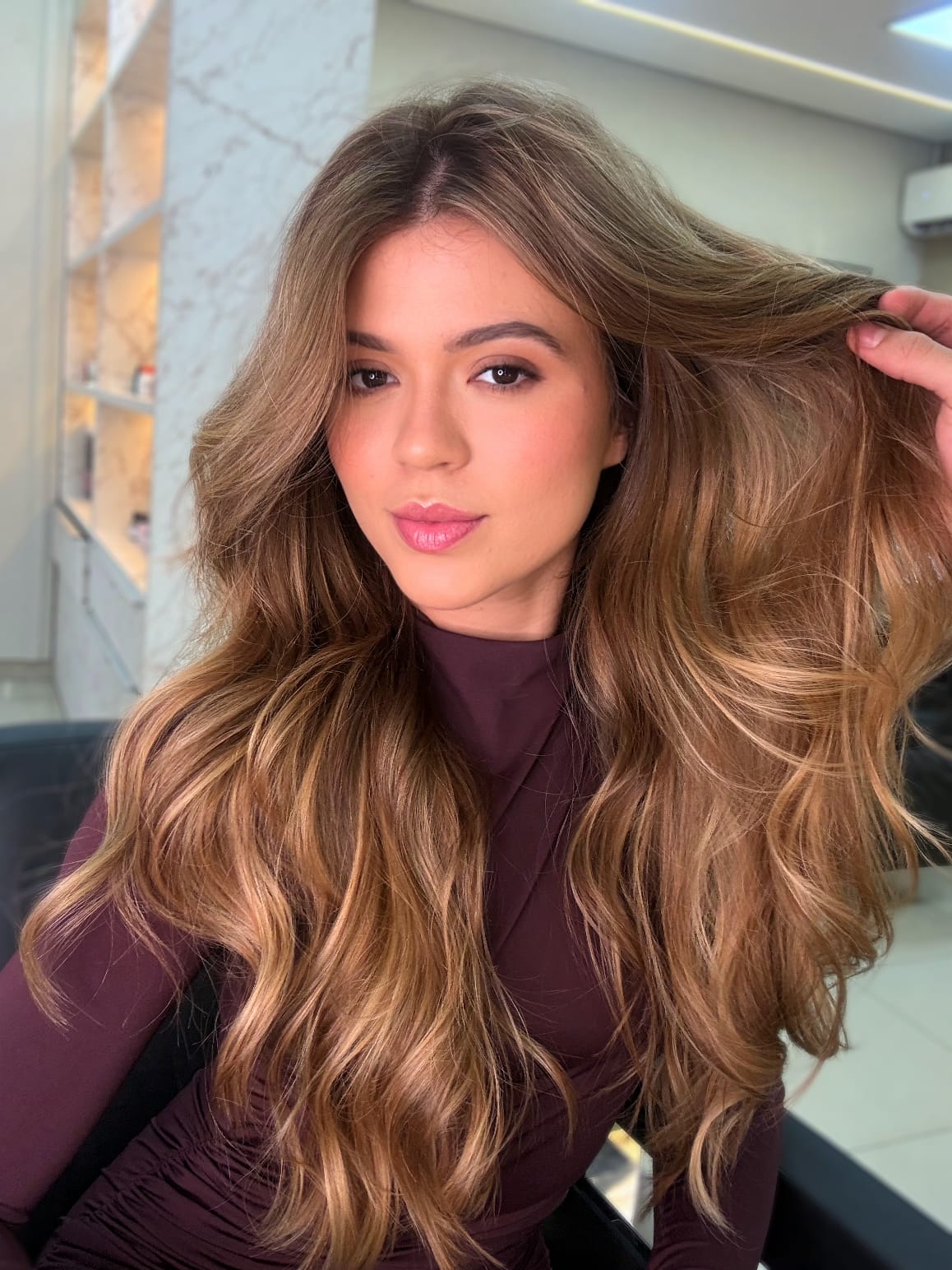 Com estética refinada e estratégia de marca, Adibis Concept transforma tons achocolatados em tendência de luxo discreto na beleza contemporânea