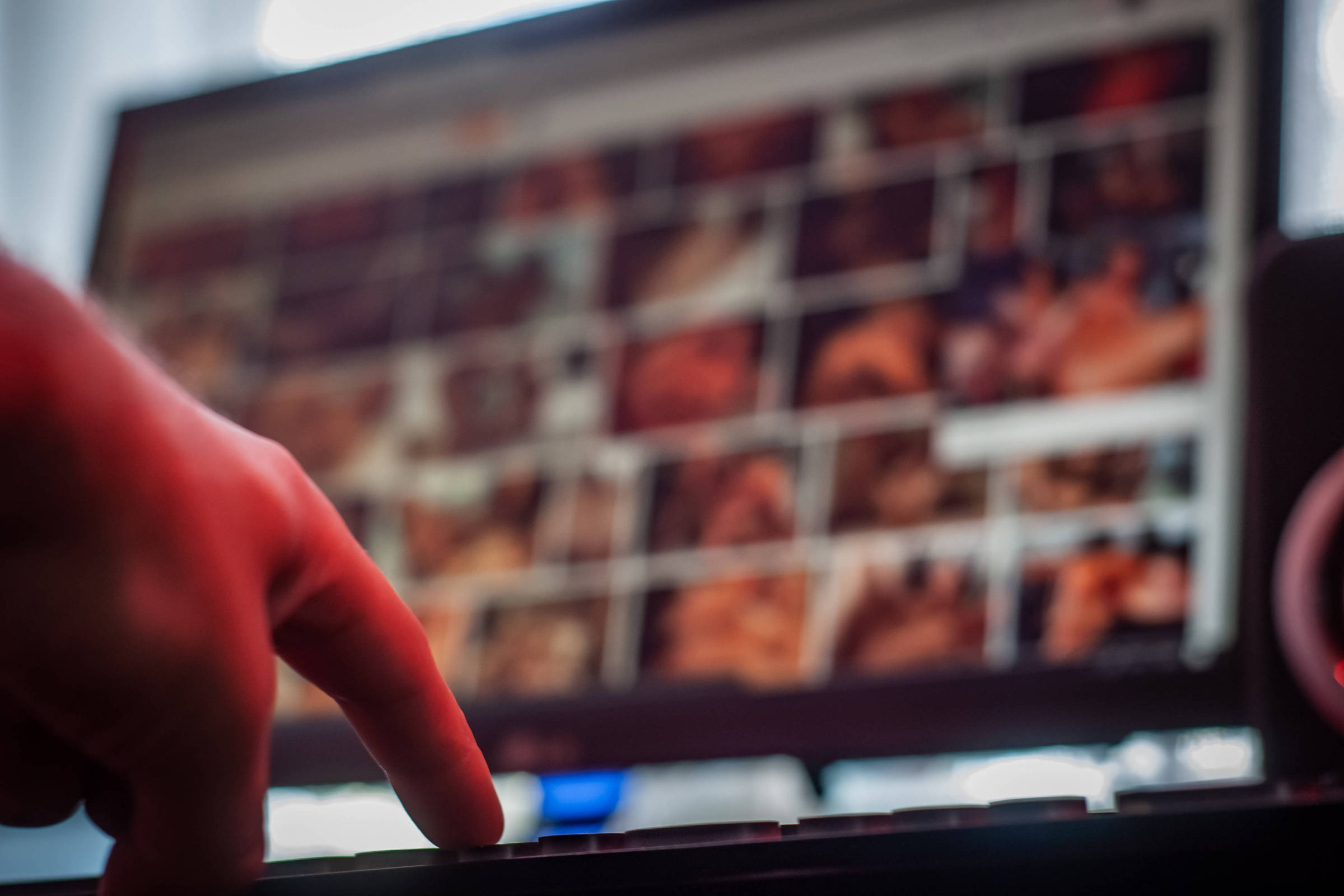 AGU notifica Google para remover nudes de IA das buscas – 01/04/2026 – Cotidiano