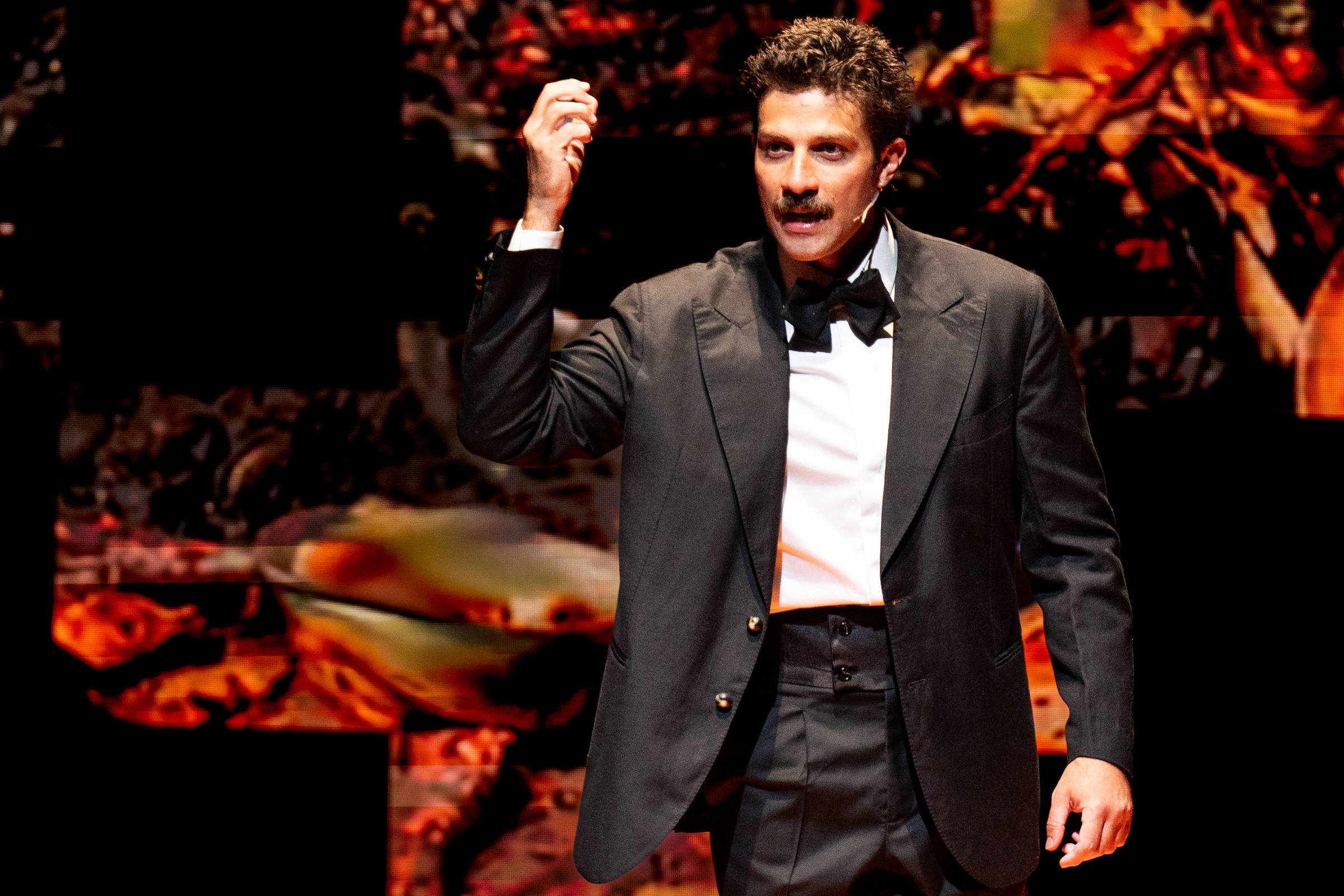 Chay Suede estrela peça sobre fama e identidade – 21/04/2026 – Mise-en-scène