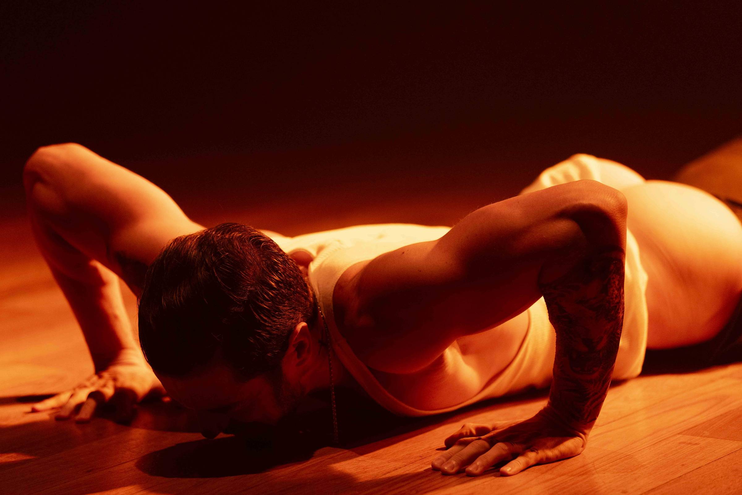 Peça Tráfico expõe público como testemunha ativa - 28/04/2026 - Mise-en-scène