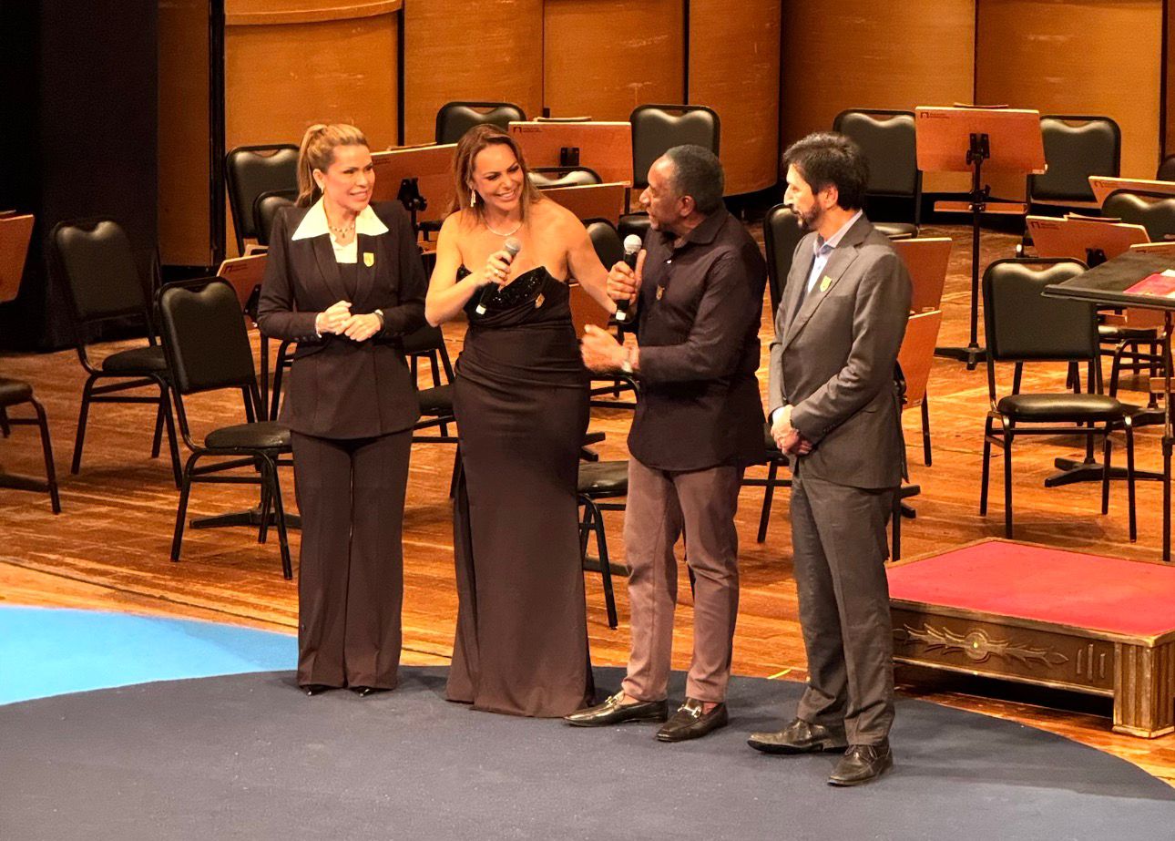 Ricardo Nunes e Regina Carnovale Nunes lideram noite histórica no Theatro Municipal e reforçam compromisso de São Paulo com a causa animal