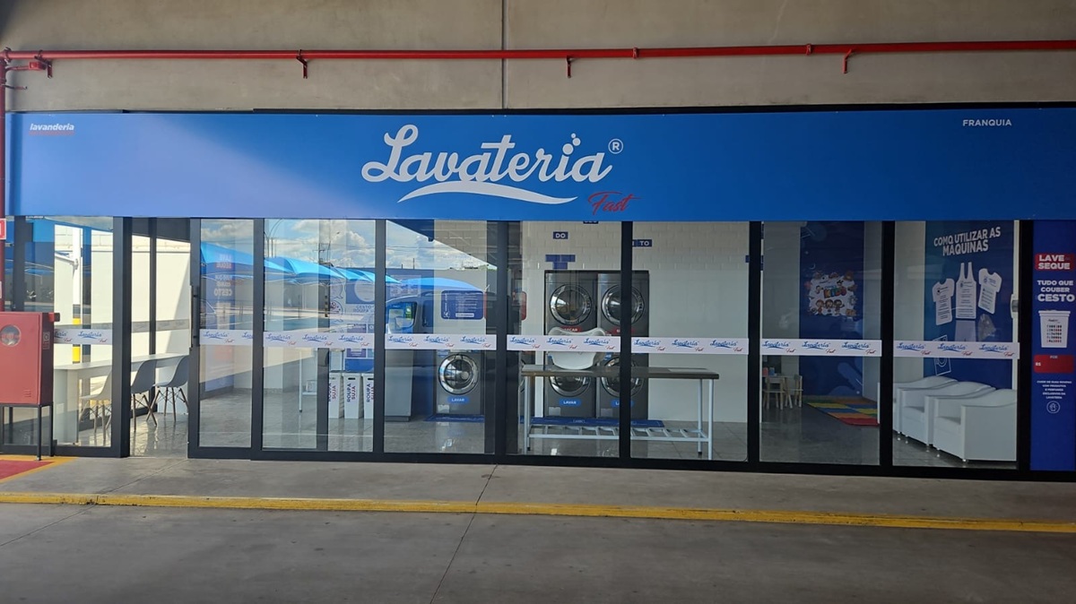 A lavanderia como aliada do orçamento: como o autosserviço ajuda a economizar no dia a dia