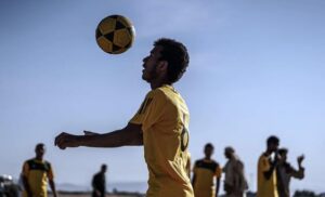 Dia Mundial do Futebol expõe alcance universal da bola além dos 90 minutos