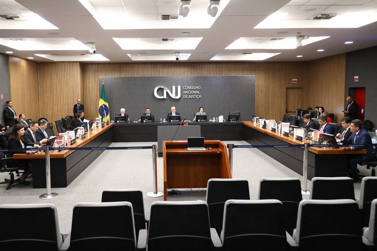 Até juiz afastado receberá bônus por acúmulo de função – 08/05/2026 – Política