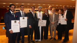 Representantes da Câmara de Comércio Brasil–Omã, autoridades e homenageados durante evento oficial realizado no Congresso Nacional, em Brasília.