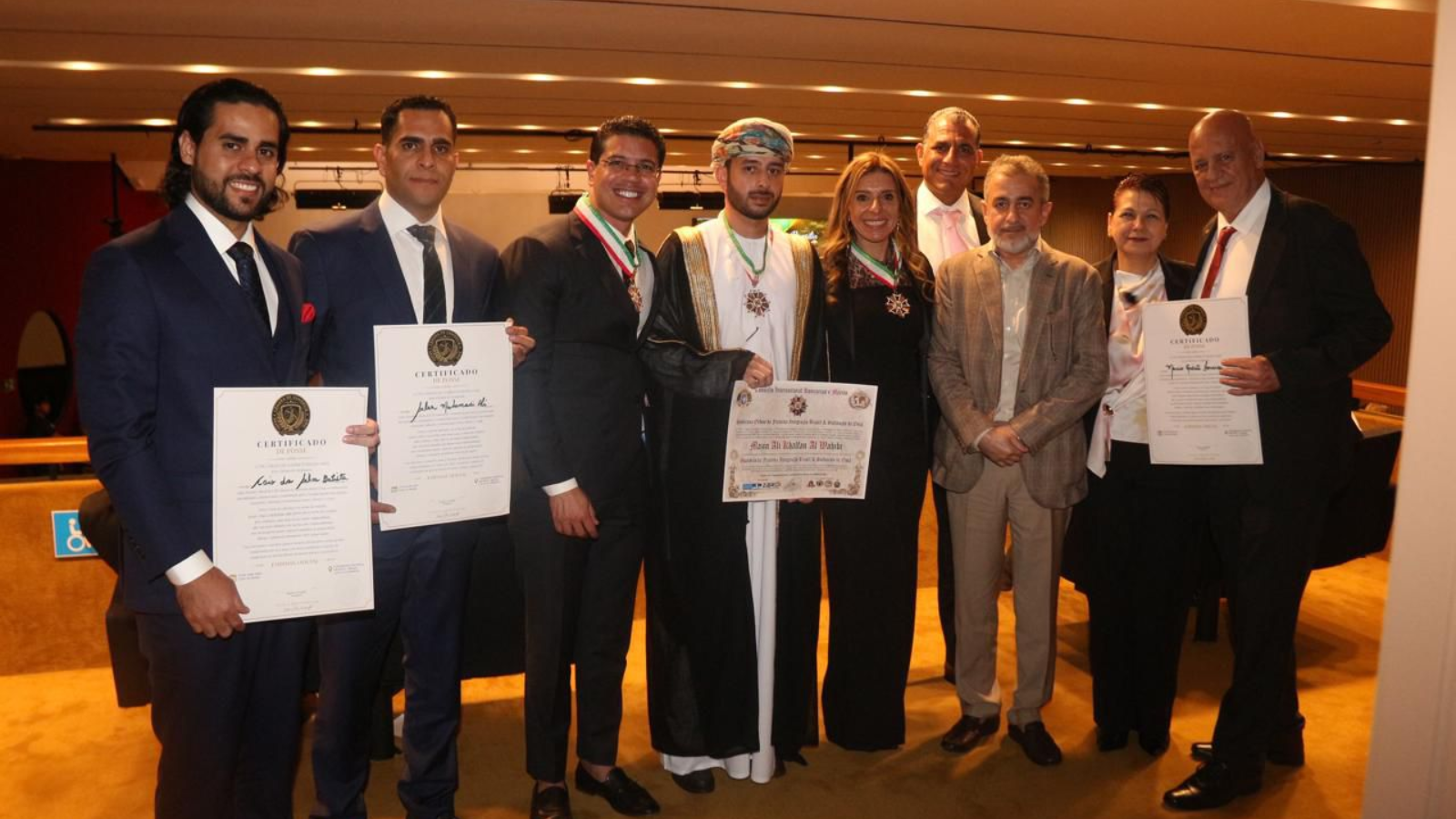 Autoridades, empresários e representantes institucionais durante cerimônia oficial de lançamento da Câmara de Comércio Brasil–Omã no Congresso Nacional.