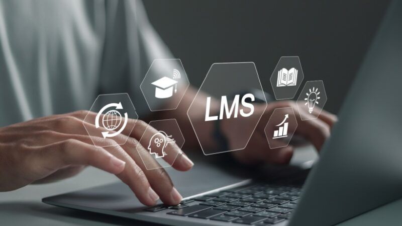 Nuvem vs. LMS local: qual deles está sangrando seu orçamento?