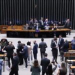 Oposição quer debater "PEC da Livre Contratação" junto com o fim da escala 6x1