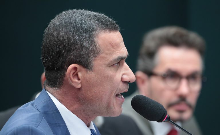 Comissão de Constituição e Justiça aprova PEC que reduz maioridade penal – Notícias