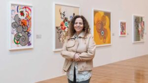 A complexa tradução de Beatriz Milhazes: da pintura em camadas para a gravura