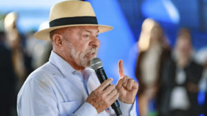 Lula ignora crítica a Bolsonaro e turbina "bondades" em ano eleitoral
