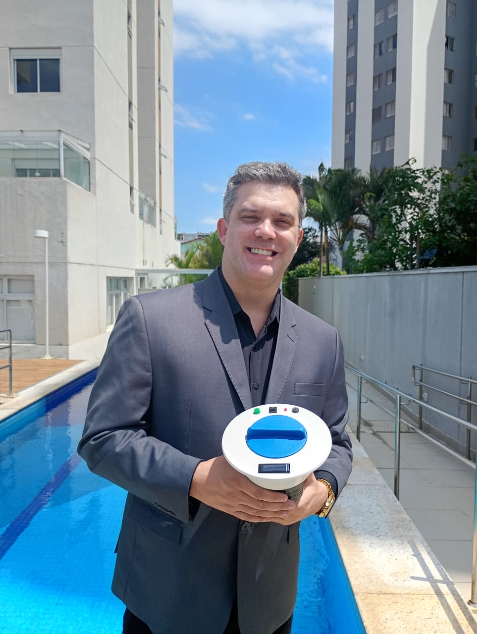 Inventor brasileiro desenvolve tecnologia inovadora para prevenir afogamentos e busca parceiros para levar solução ao mercado