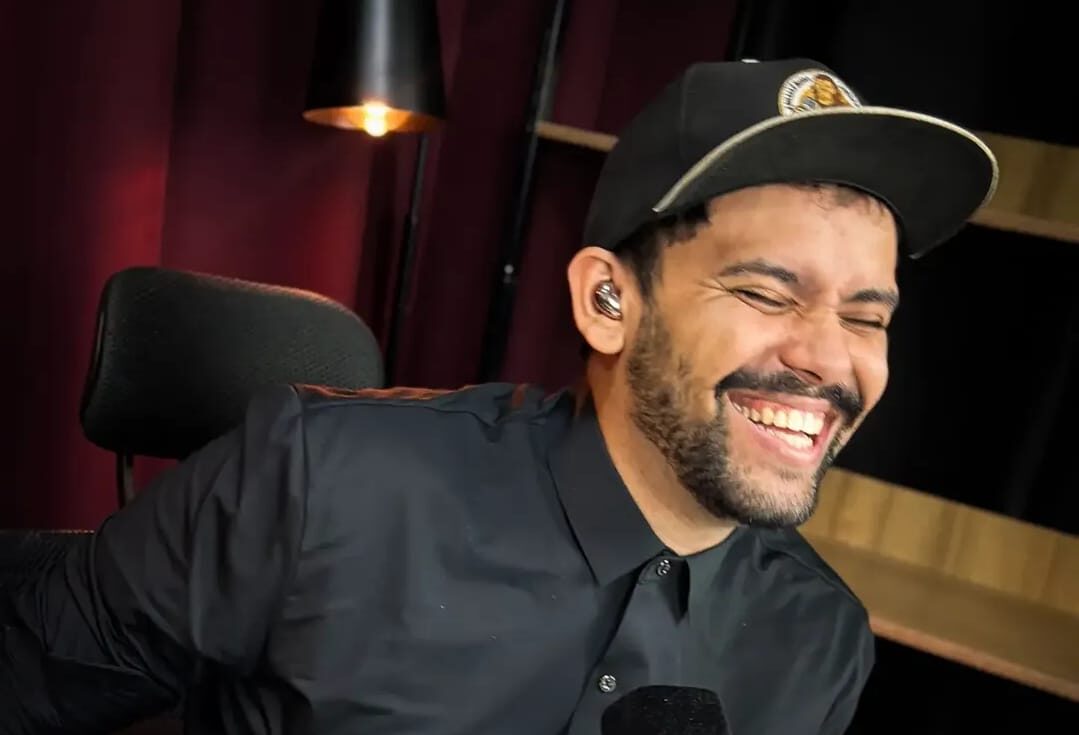 Programa do Macaco amplia programação do Bussulando Cast e aposta em humor ao vivo com interação do público