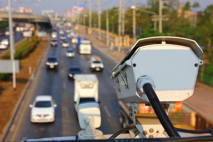 camera-monitorando-o-transito