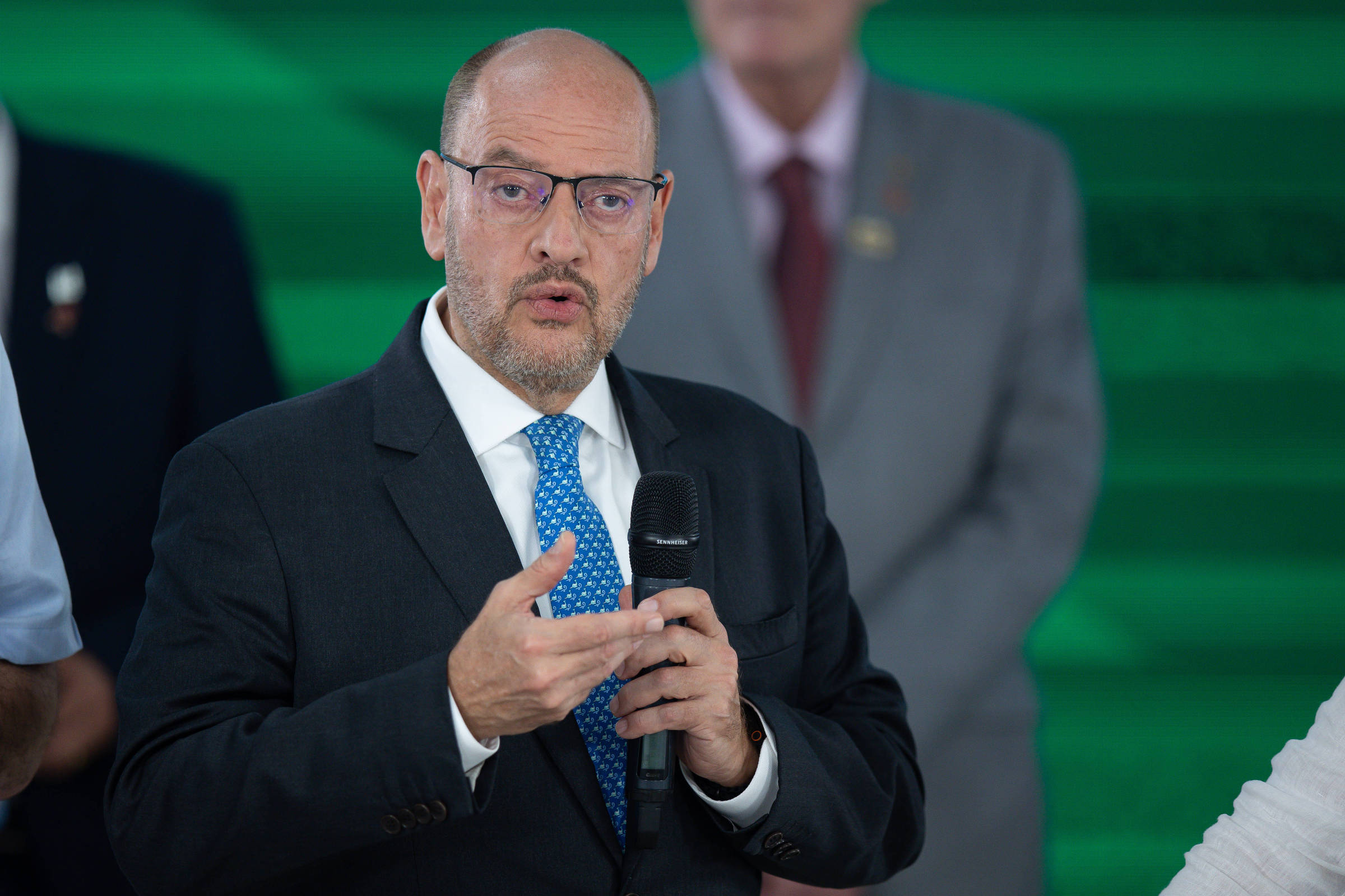 Fachin adia julgamento de governo interino no RJ - 19/08/2026 - Política