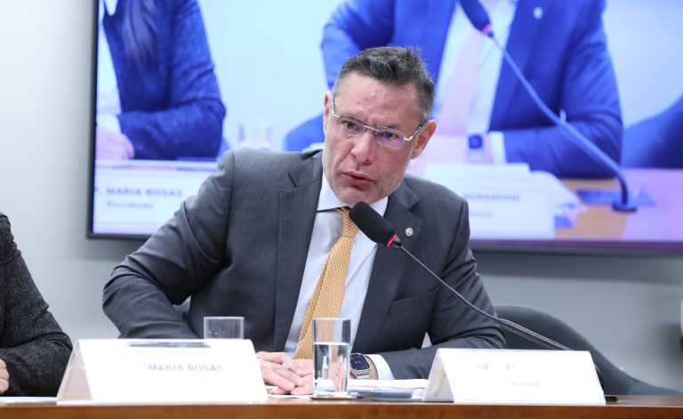 Pedido de vista adia votação de Estatuto da Pessoa com Transtorno do Espectro Autista
