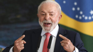 Plano de governo de Lula mantém gastos e não prevê cortes