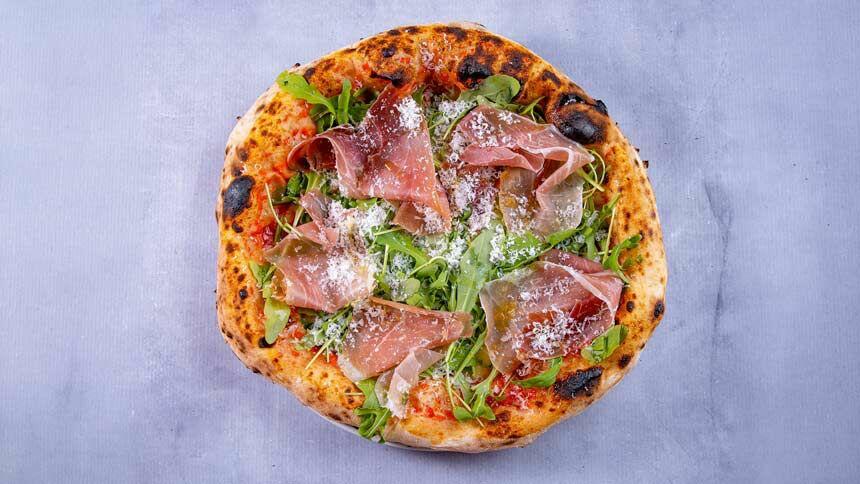 De Salerno para a Serra da Mantiqueira: como Dani Branca virou o melhor pizzaiolo do Brasil
