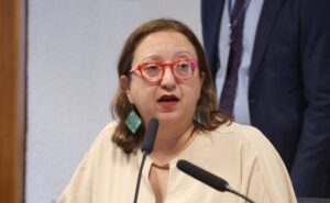 Reunião Ordinária. Analista e Jornalista da Fundacentro, Cristiane Oliveira Reimberg.