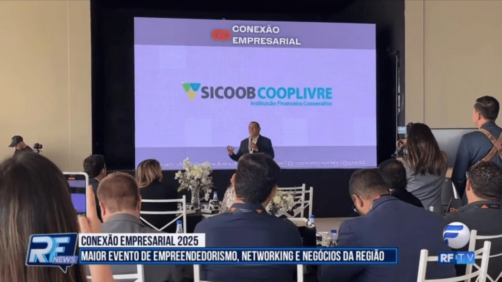 Sicoob Cooplivre em destaque no palco do Conexão Empresarial durante edição anterior do evento.