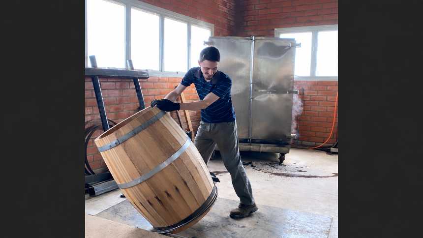 Madeiras brasileiras ameaçam a hegemonia do carvalho no envelhecimento de bebidas
