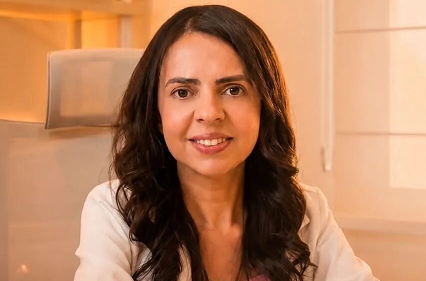 Entre a medicina e a maternidade, Dra. Andréa Santos Sousa Soares transforma a pesquisa científica em legado familiar