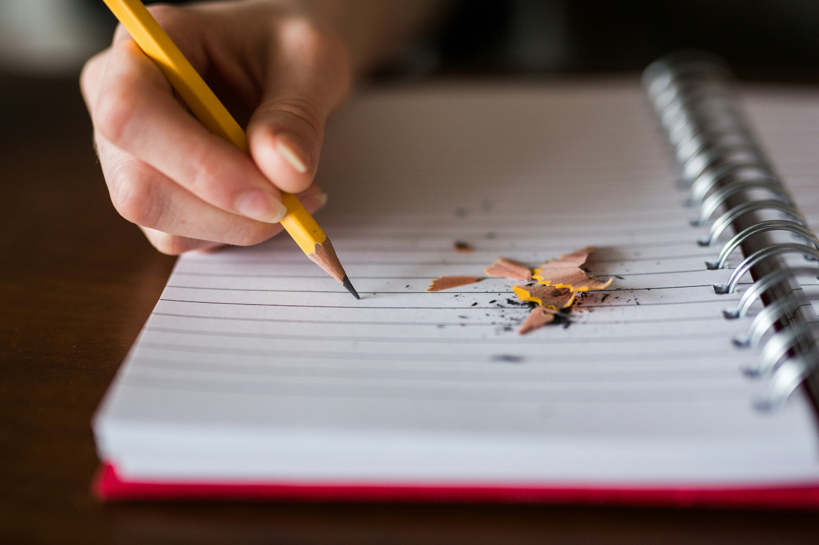 Como o tema da redação do ENEM é escolhido e o que isso muda para a preparação do estudante